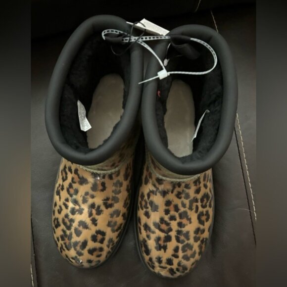 🎉🎉UGG Classic Short: Timeless Warmth for Every Step - Picture 14 of 15